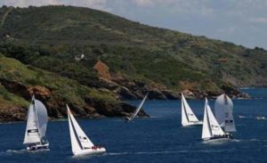 Segeln in der Bucht unterhalb der Festung