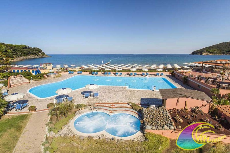 Das Schwimmbad am Meer von Procchio
