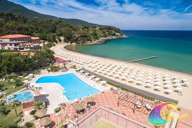 Panorama-Pool und Strand
