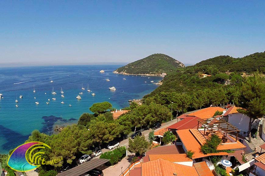 Hotel Paradiso e la baia del Viticcio Enfola