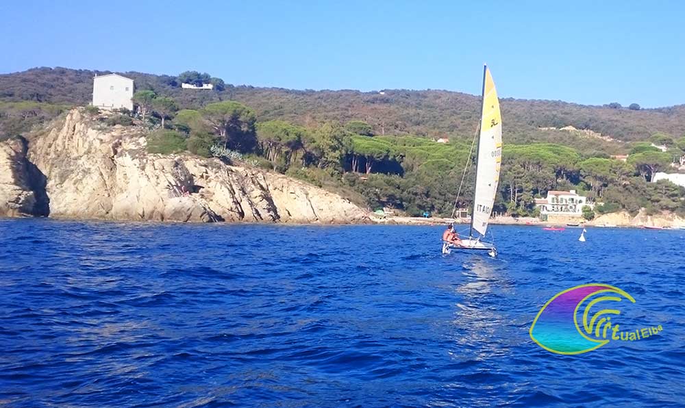 Catamarano in rientro alla Spiaggia della Guardiola