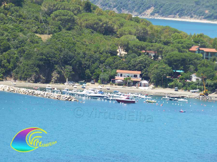 Der Bootsunterstand neben dem Strand von Margidore