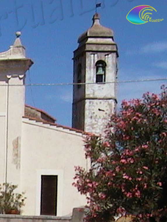 Der Glockenturm der fünfeckigen Kirche unterstreicht die Besonderheit von Sant'Ilario