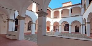 Kultur- und Kongresszentrum Cesare De Laugier, ehemaliges Kloster S. Salvatore und Sitz des Ritterordens von Santo Stefano