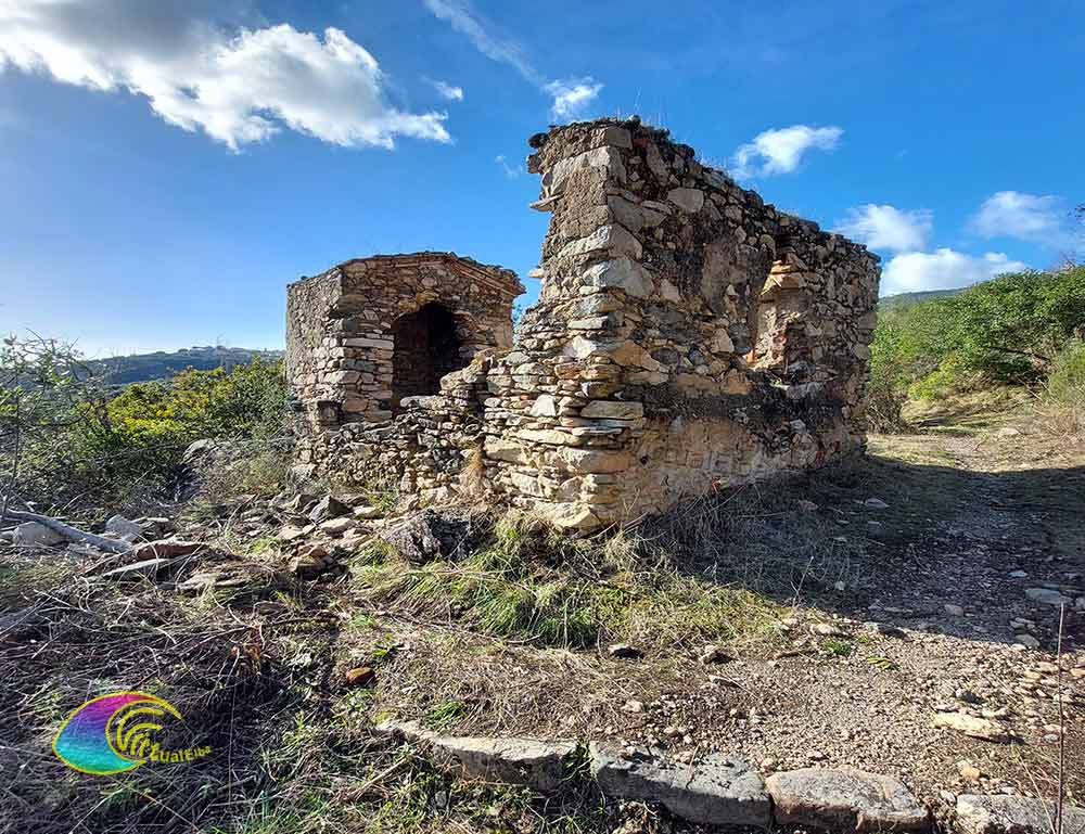 Kirche der SS. Trinità an der alten Straße, die nach Sant'Ilario führt und della Scorcia genannt wird