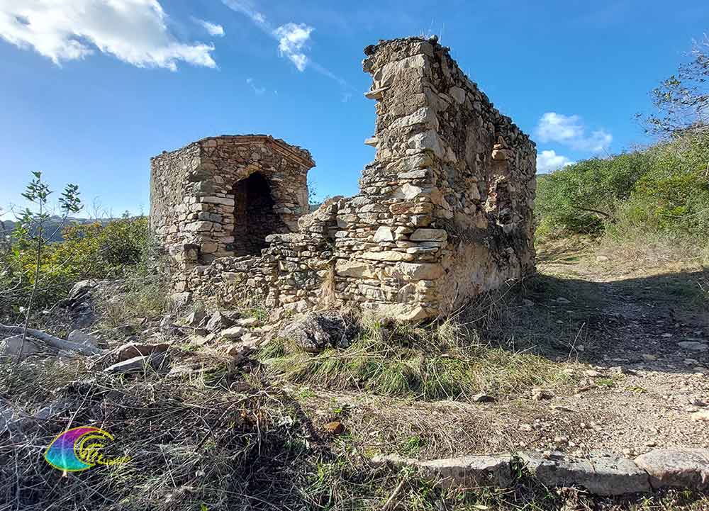 Kirche der SS. Trinità an der alten Straße, die nach Sant'Ilario führt und della Scorcia genannt wird