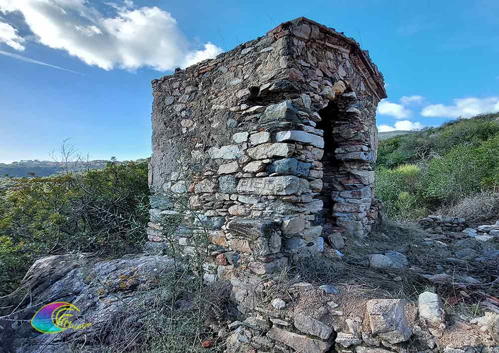Kirche der SS. Trinità an der alten Straße, die nach Sant'Ilario führt und della Scorcia genannt wird