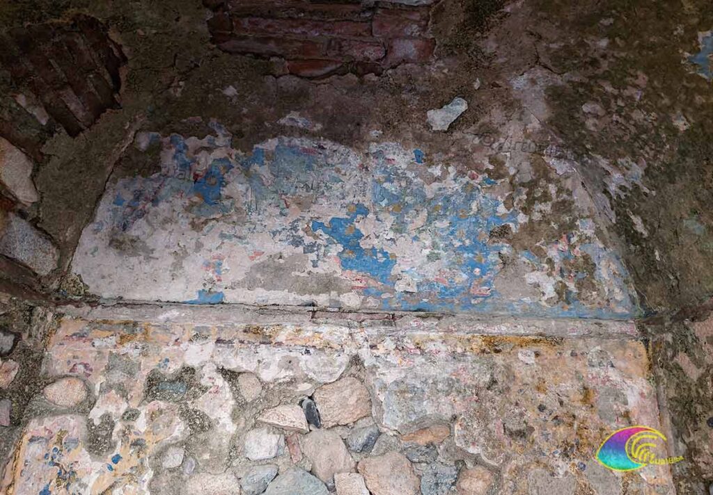 Was von den Gewölbefresken übrig bleibt, Chiesa SS. Der Heilige Hilarius der Dreifaltigkeit