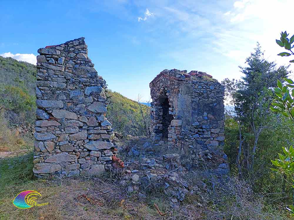 Ruinen der alten Kirche