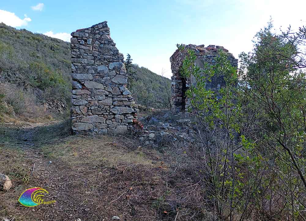 Kirche der SS. Trinità an der alten Straße, die nach Sant'Ilario führt und della Scorcia genannt wird