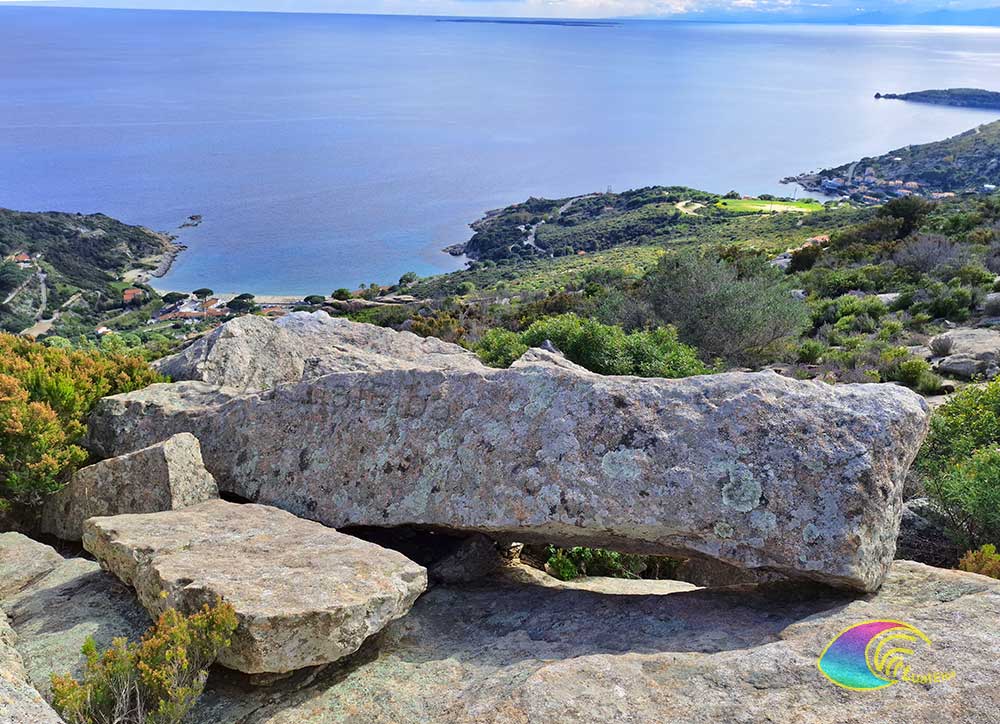 Reste halbzeuge im Alten steinbruch, der Grottarelle