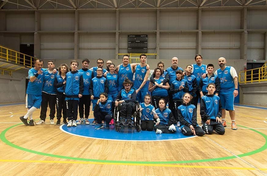 Gruppenfoto Elba Baskin – Verein „Lasst uns in verschiedenen Orten treffen“
